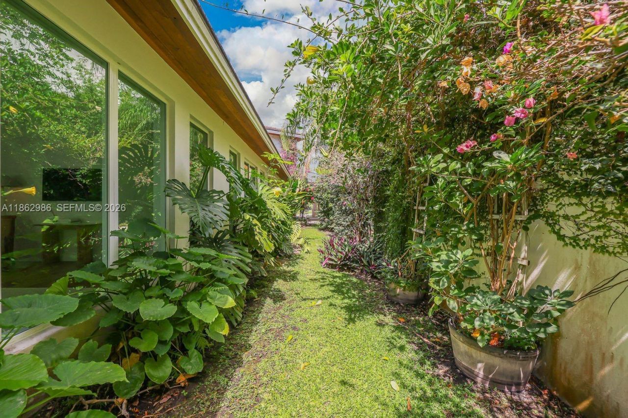 6910 SW 145th Ter, Palmetto Bay, FL 33158 Photo