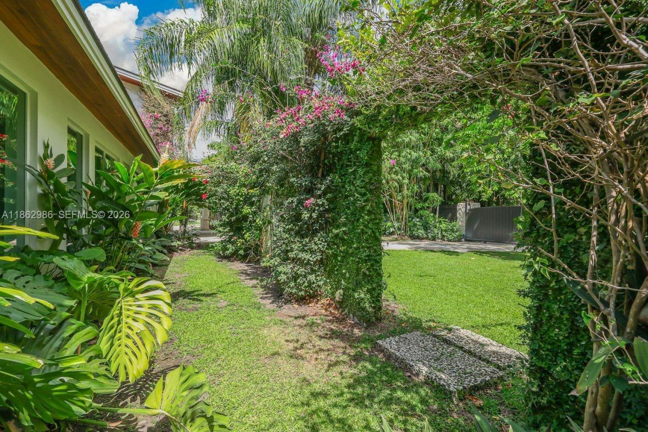 6910 SW 145th Ter, Palmetto Bay, FL 33158 Photo