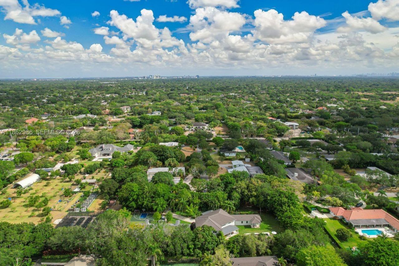 6910 SW 145th Ter, Palmetto Bay, FL 33158 Photo