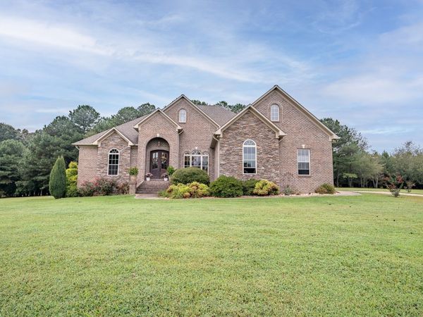 786 Hillview Dr, Lawrenceburg, TN 38464