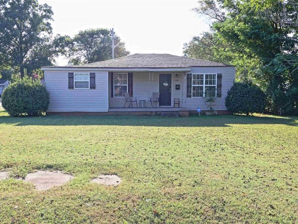 1001 Cave St, Tuscumbia, AL 35674