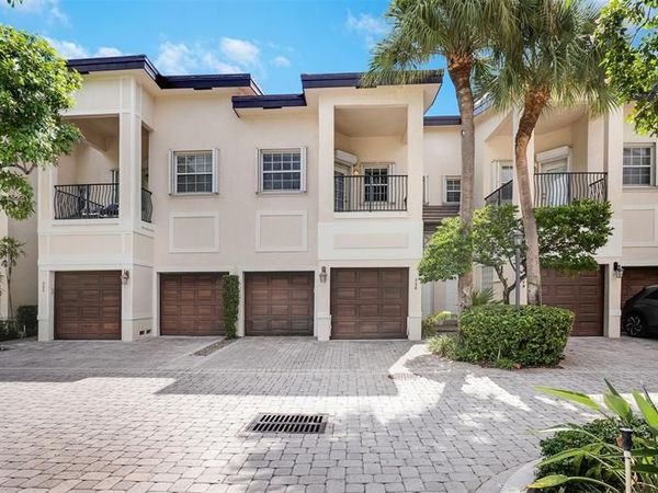 320 NE 7th Ave, Fort Lauderdale, FL 33301