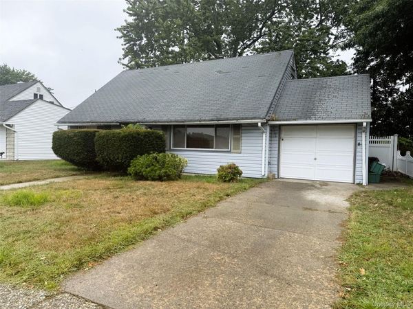 3157 Brixton Lane, Levittown, NY 11756