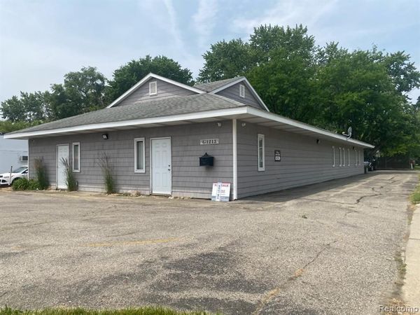 1213 N BALLENGER Highway, Flint Twp, MI 48504