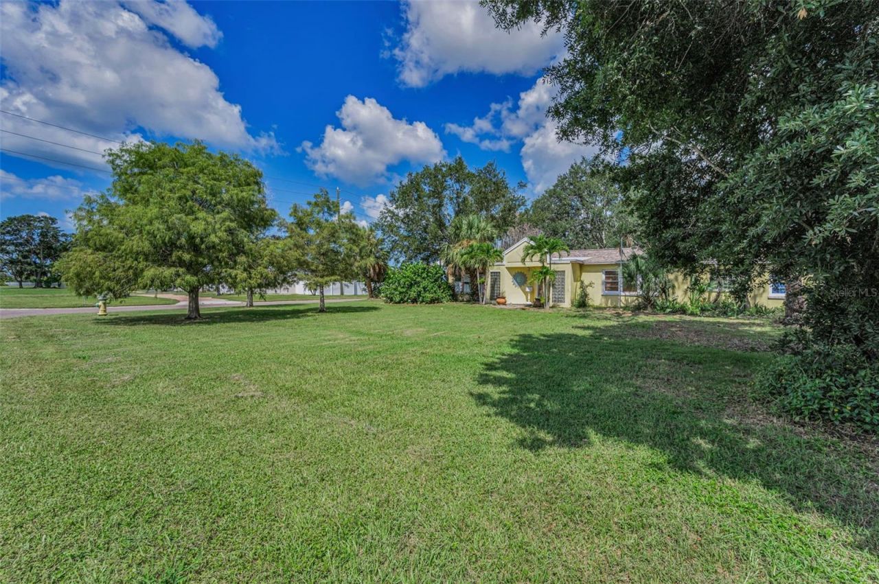 645 Villagrande Avenue S, Saint Petersburg, FL 33707 Photo