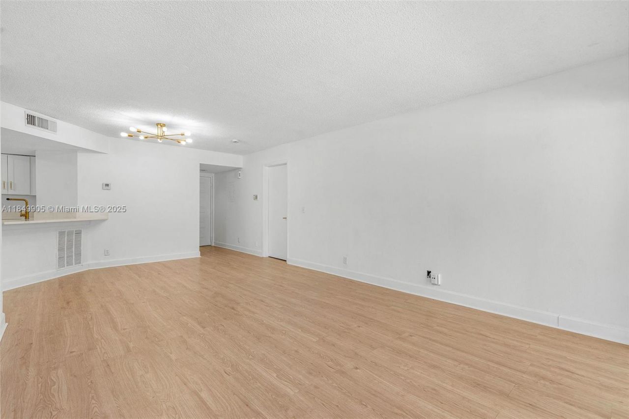 8721 Wiles Rd, Unit 105, Coral Springs, FL 33067 Photo