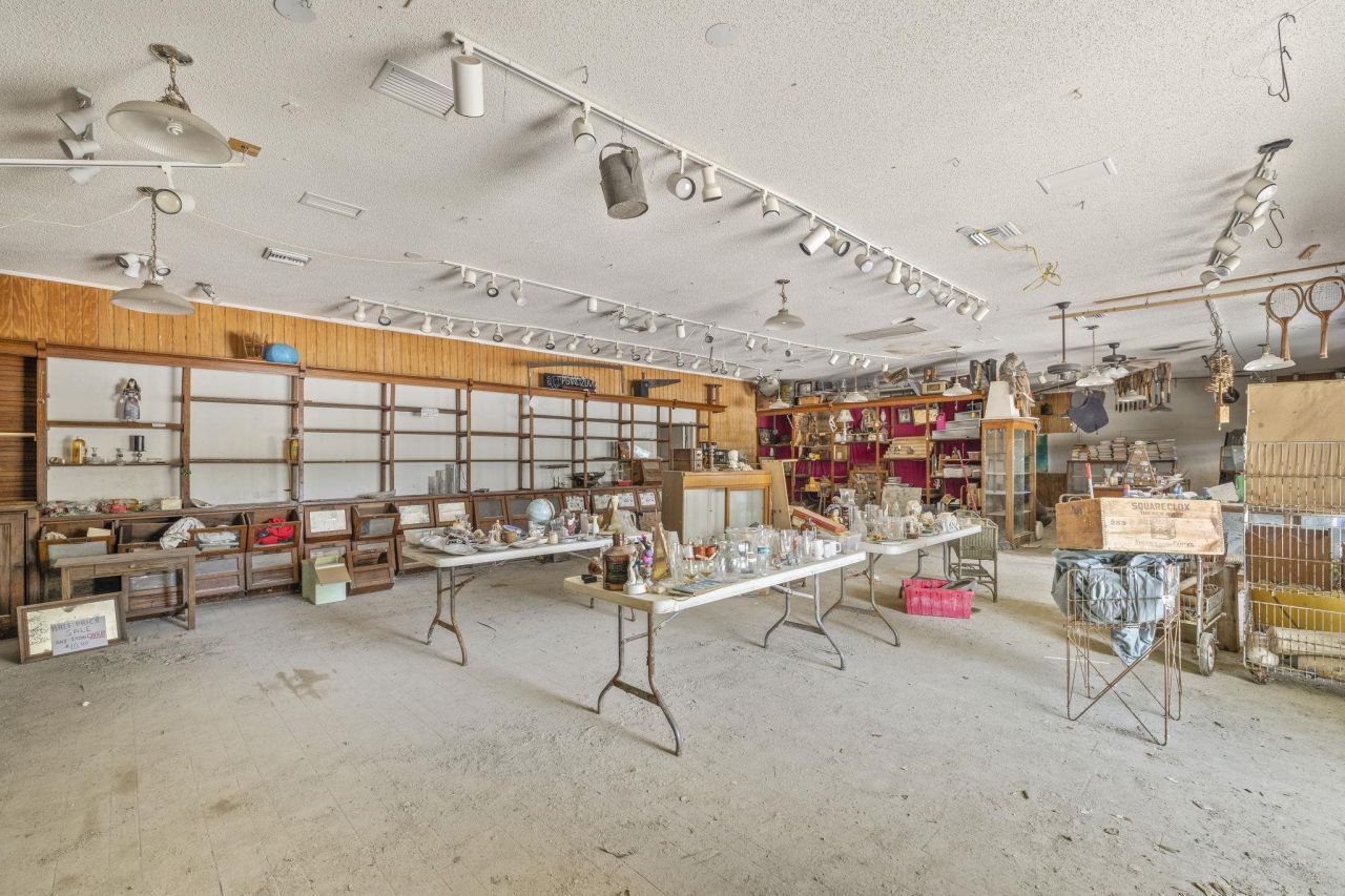 1446 & 1444 Periwinkle Way, Sanibel, FL 33957 Photo