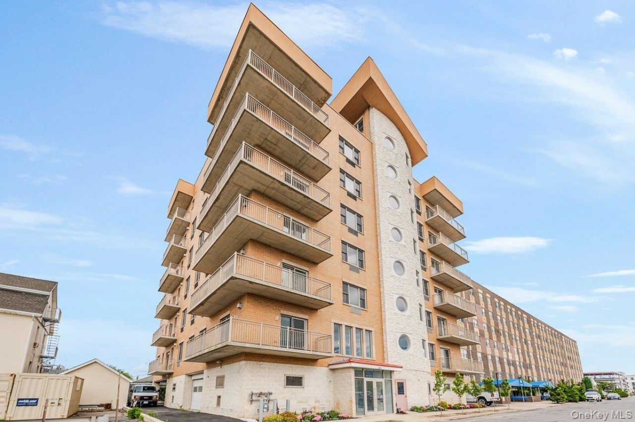661 W Broadway, Unit 403, Long Beach, NY 11561 Main Photo