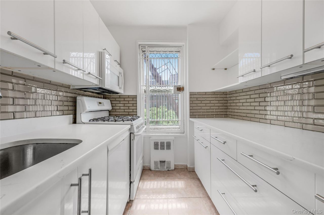 72-10 112 Street, Unit 5H, Forest Hills, NY 11375 Main Photo