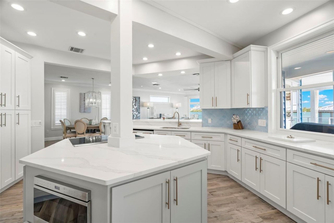 295 Bayside Drive, Clearwater Beach, FL 33767 Photo