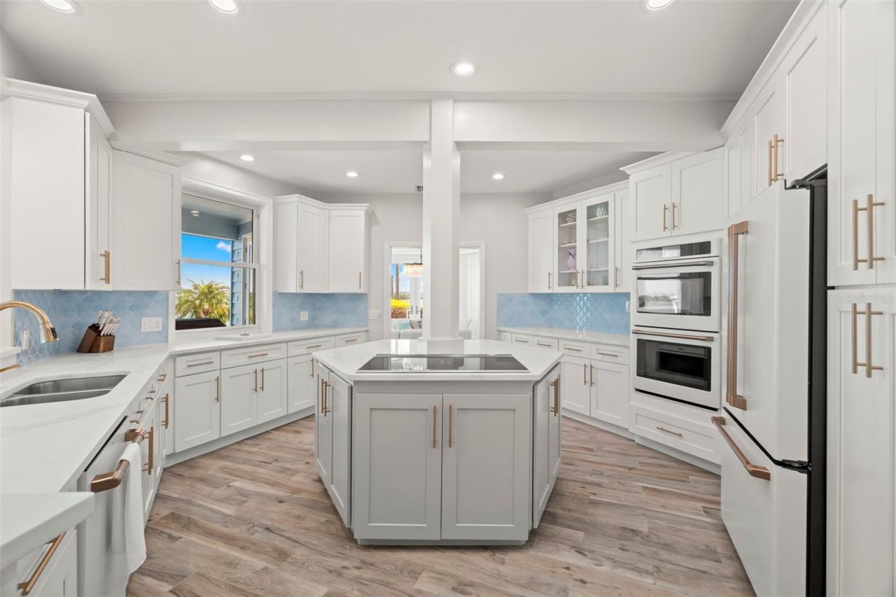 295 Bayside Drive, Clearwater Beach, FL 33767 Photo