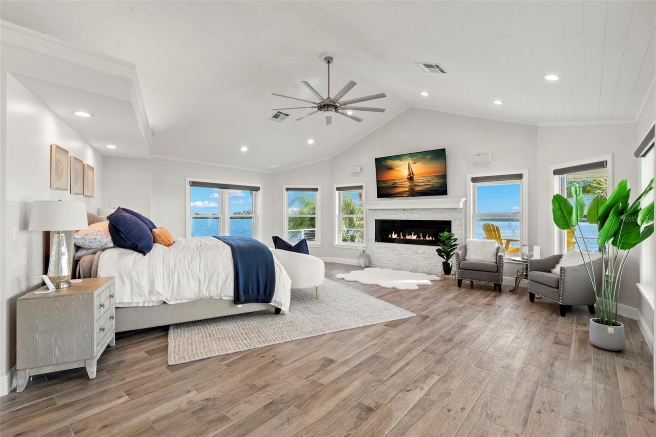 295 Bayside Drive, Clearwater Beach, FL 33767 Photo