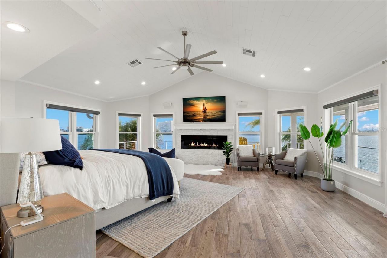 295 Bayside Drive, Clearwater Beach, FL 33767 Photo