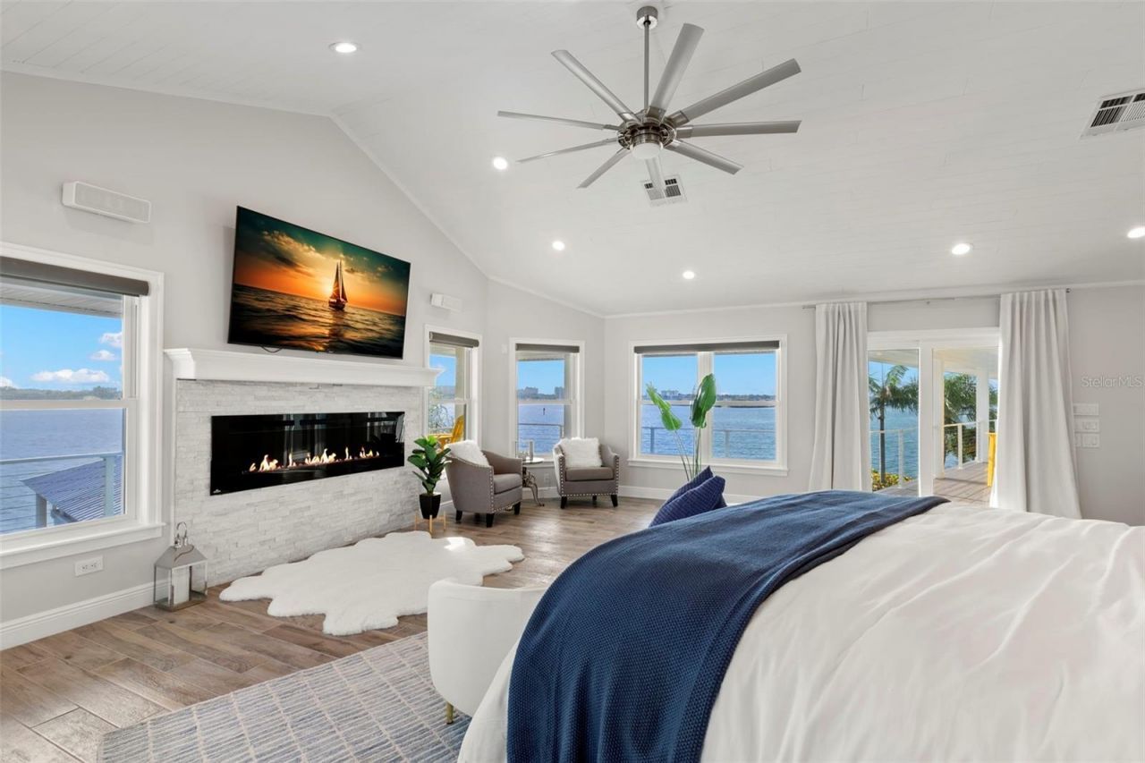 295 Bayside Drive, Clearwater Beach, FL 33767 Photo