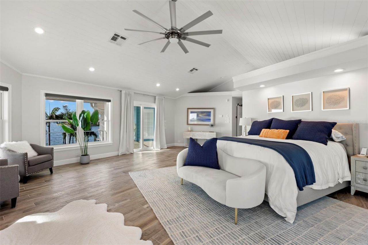 295 Bayside Drive, Clearwater Beach, FL 33767 Photo