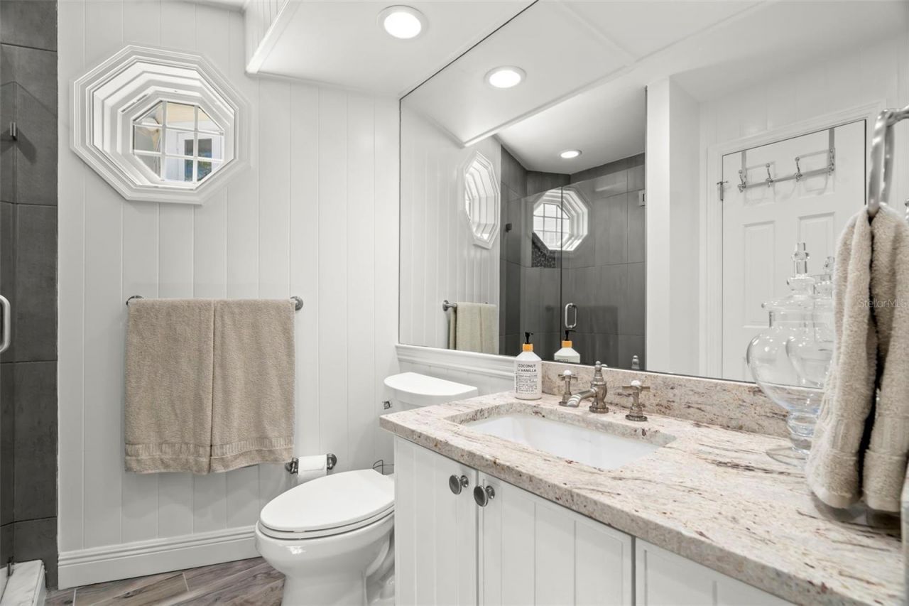 295 Bayside Drive, Clearwater Beach, FL 33767 Photo