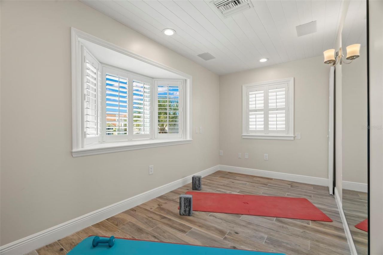 295 Bayside Drive, Clearwater Beach, FL 33767 Photo