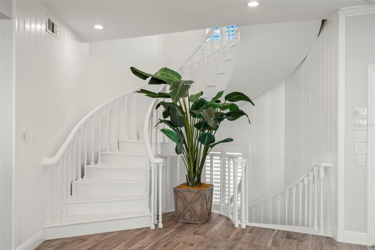 295 Bayside Drive, Clearwater Beach, FL 33767 Photo