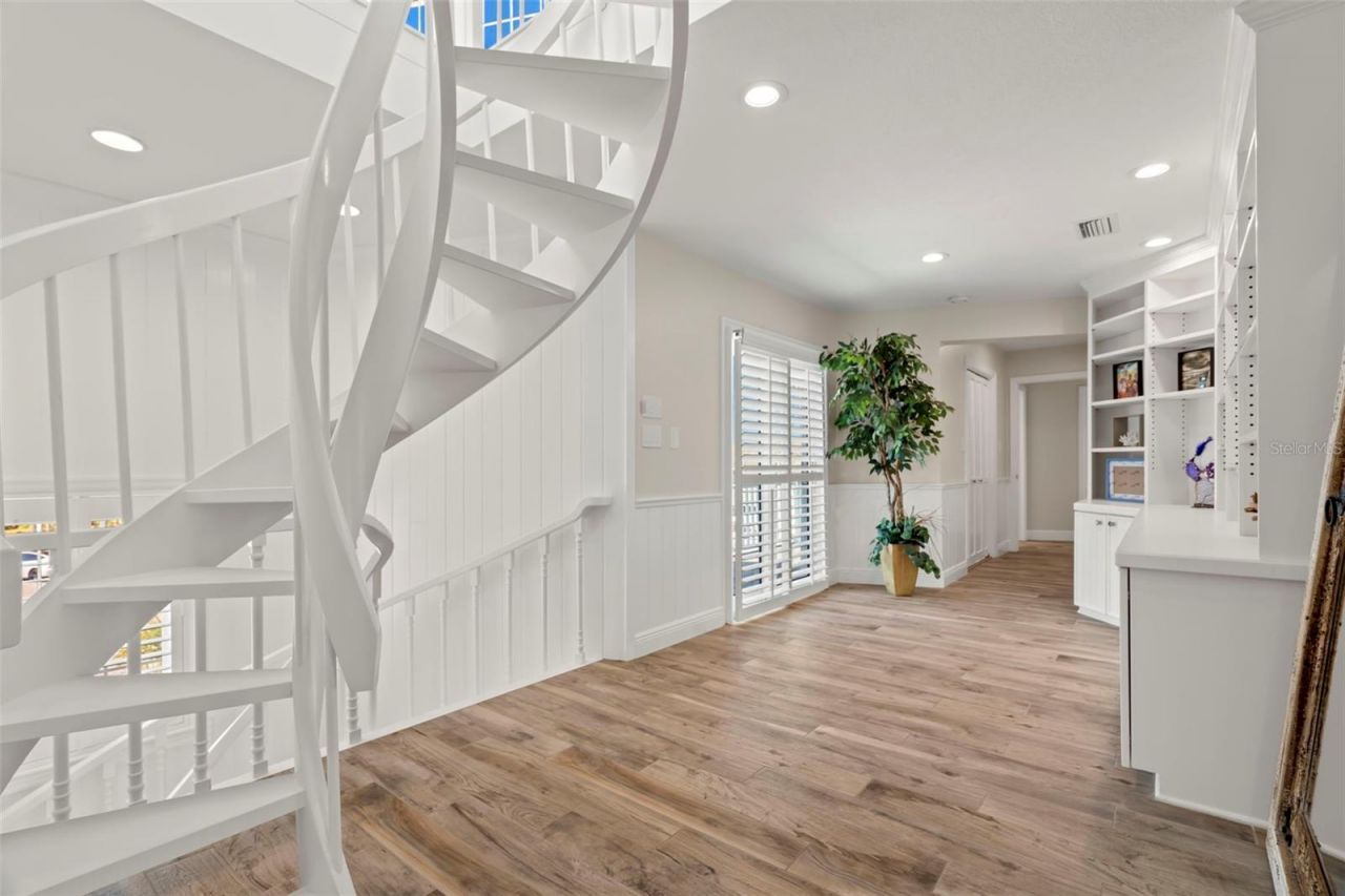 295 Bayside Drive, Clearwater Beach, FL 33767 Photo