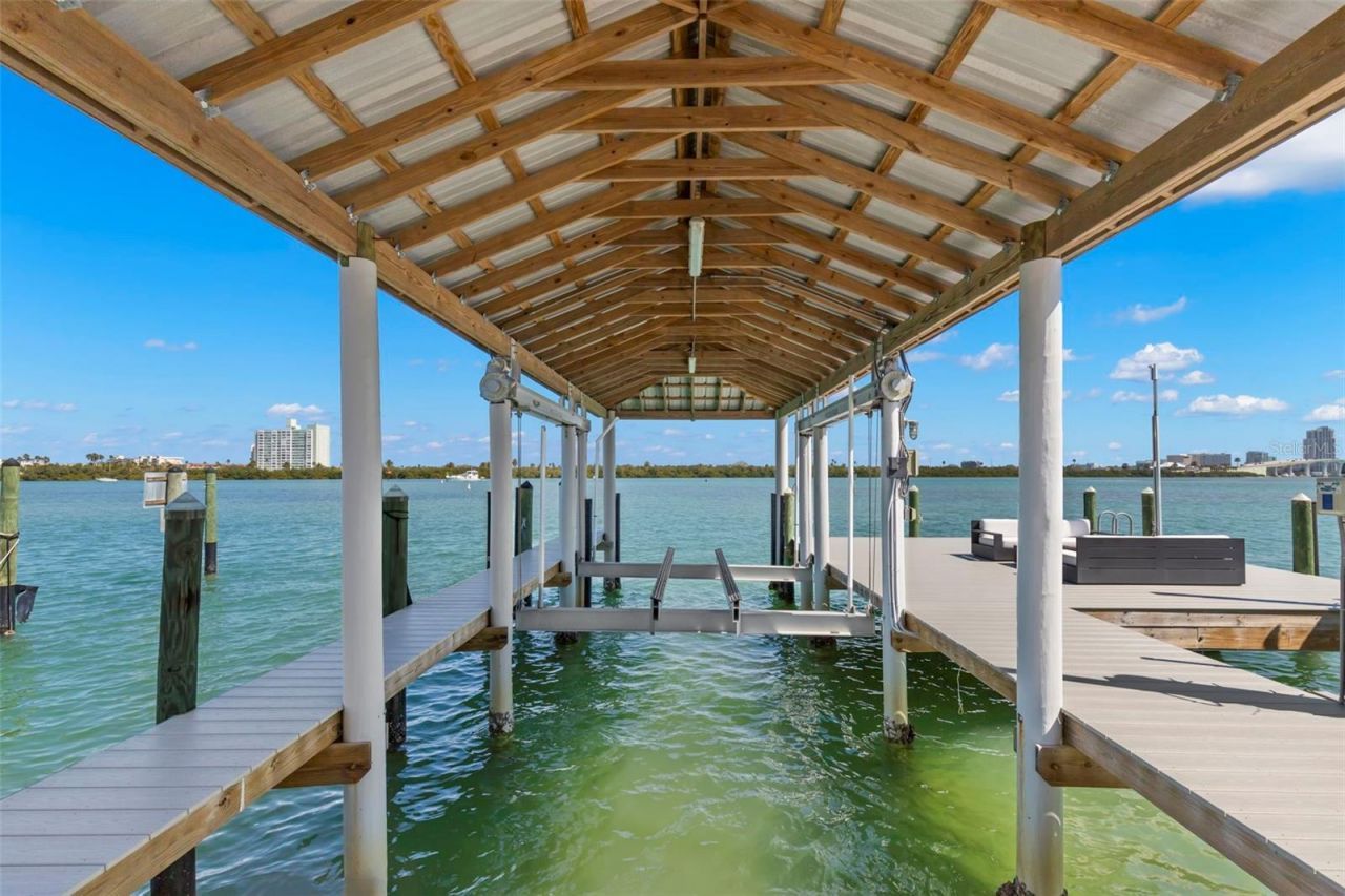 295 Bayside Drive, Clearwater Beach, FL 33767 Photo