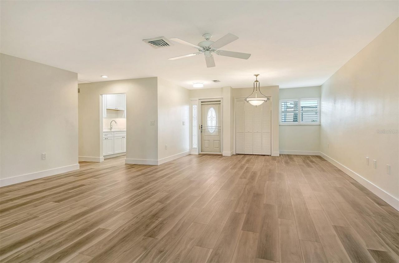 119 Whispering Sands Circle, Unit V36, Sarasota, FL 34242 Photo