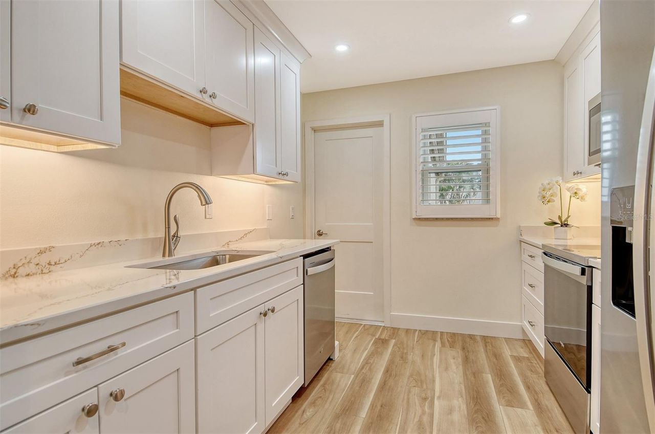 119 Whispering Sands Circle, Unit V36, Sarasota, FL 34242 Photo