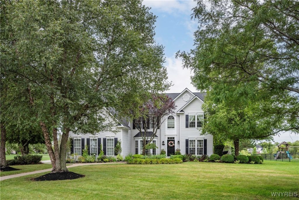 95 Graystone Lane, Orchard Park, NY 14127 Main Photo