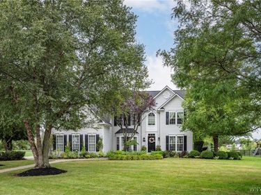 95 Graystone Lane, Orchard Park, NY 14127