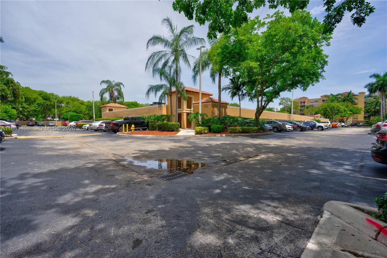 19555 E Country Club Dr, Unit 8305, Aventura, FL 33180 Photo