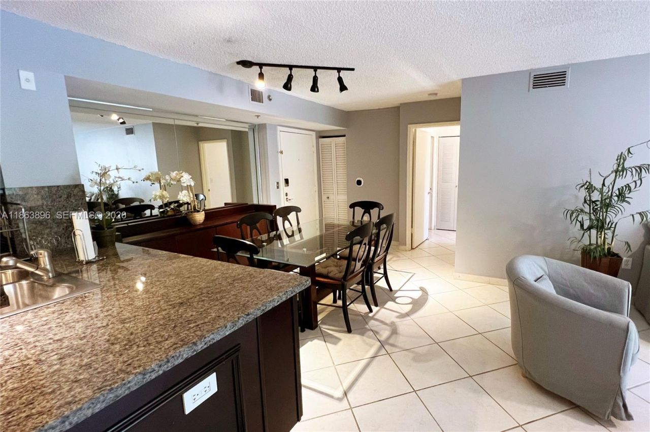 19555 E Country Club Dr, Unit 8305, Aventura, FL 33180 Photo