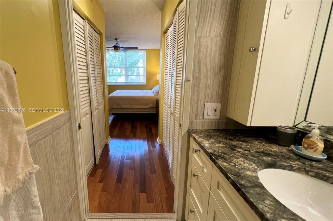 19555 E Country Club Dr, Unit 8305, Aventura, FL 33180 Photo