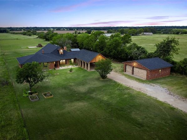 3433 W Tours Road, West, TX 76691