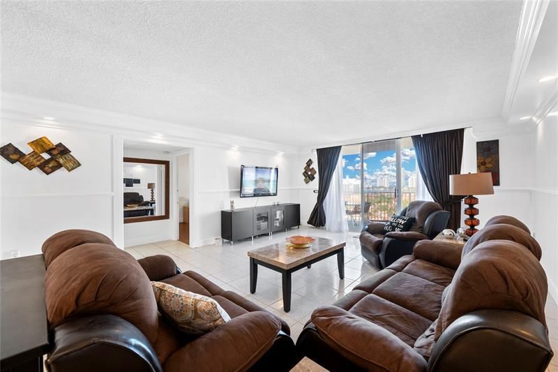 2801 NE 183rd St, Unit 1502W, Aventura, FL 33160 Photo