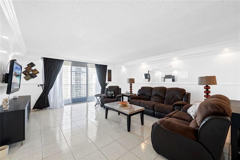 2801 NE 183rd St, Unit 1502W, Aventura, FL 33160 Photo