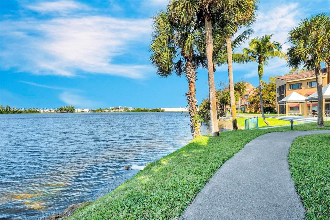 15549 N Miami Lakeway N, Unit 306, Miami Lakes, FL 33014 Photo