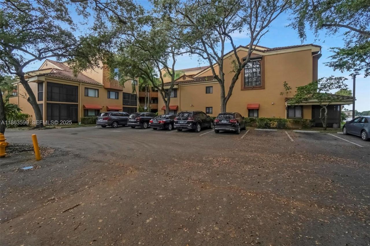 15549 N Miami Lakeway N, Unit 306, Miami Lakes, FL 33014 Photo