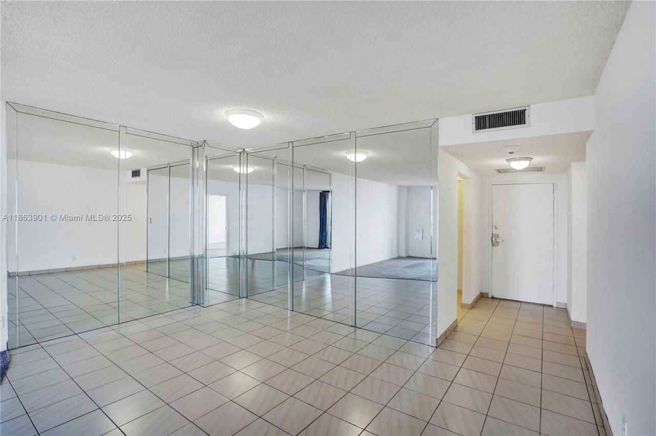2500 Parkview Dr, Unit 2408, Hallandale Beach, FL 33009 Photo