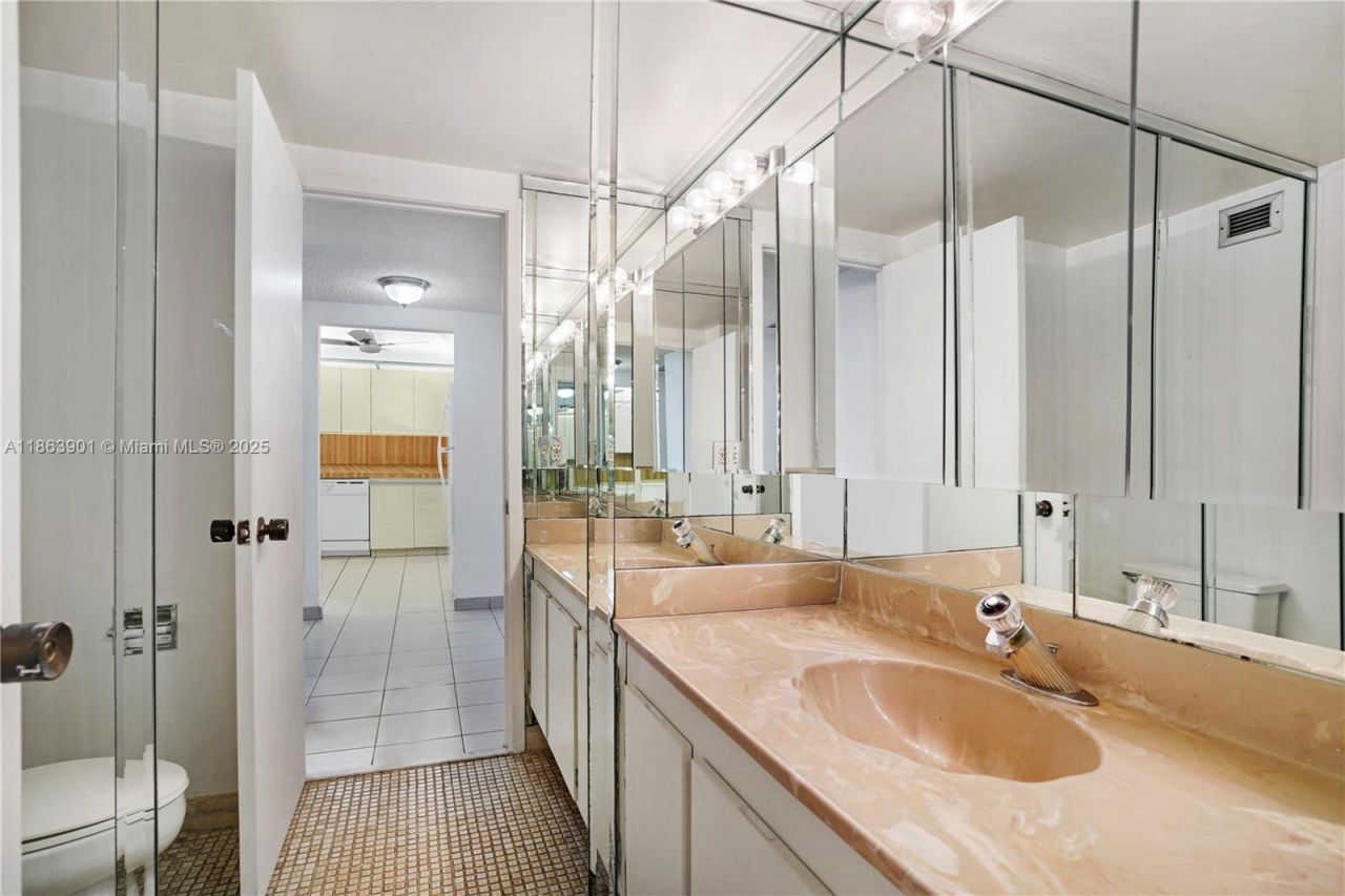 2500 Parkview Dr, Unit 2408, Hallandale Beach, FL 33009 Photo