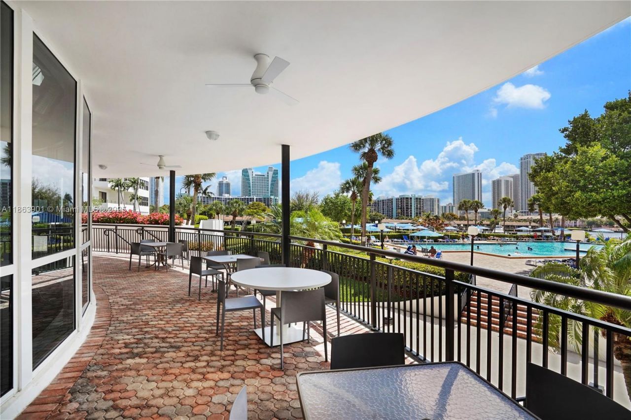 2500 Parkview Dr, Unit 2408, Hallandale Beach, FL 33009 Photo