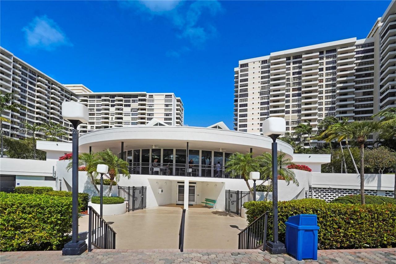 2500 Parkview Dr, Unit 2408, Hallandale Beach, FL 33009 Photo