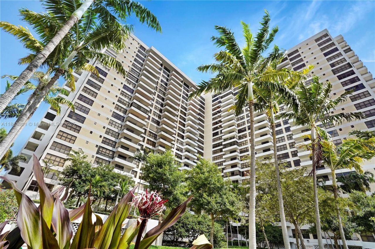 2500 Parkview Dr, Unit 2408, Hallandale Beach, FL 33009 Photo