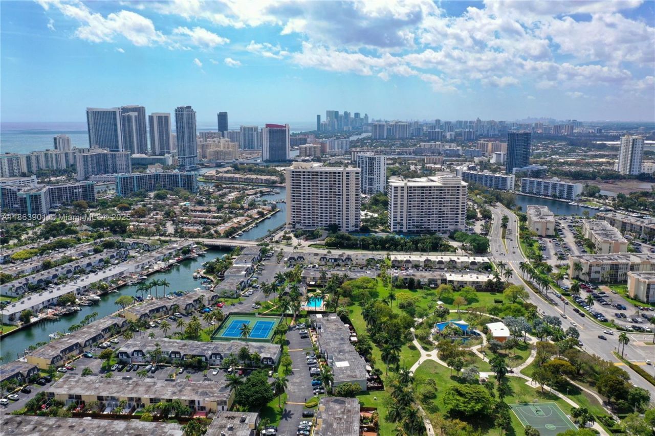 2500 Parkview Dr, Unit 2408, Hallandale Beach, FL 33009 Photo