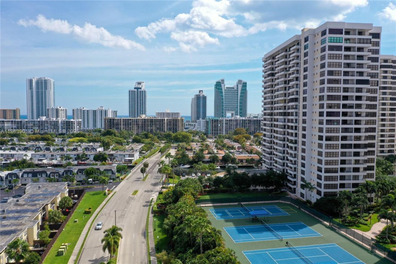 2500 Parkview Dr, Unit 2408, Hallandale Beach, FL 33009 Photo