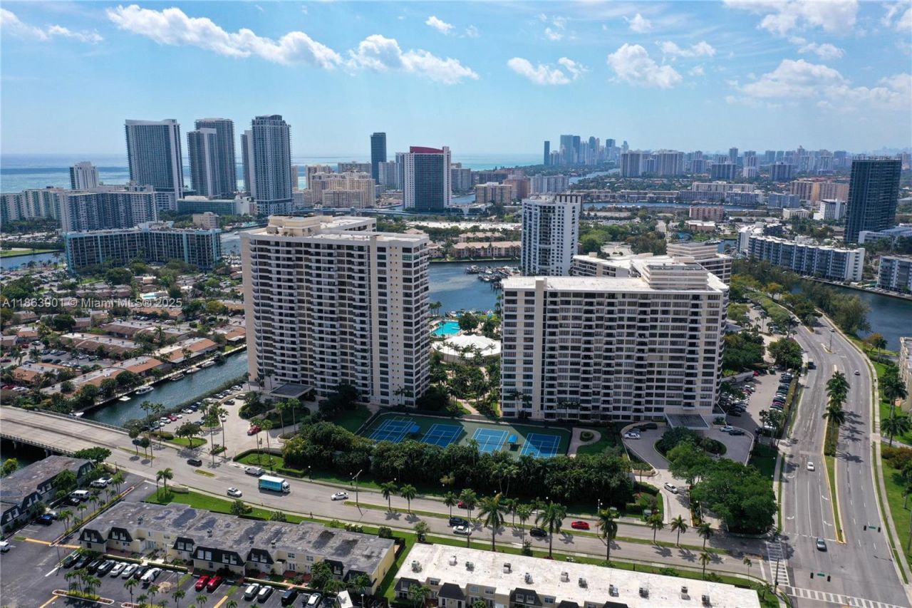 2500 Parkview Dr, Unit 2408, Hallandale Beach, FL 33009 Photo