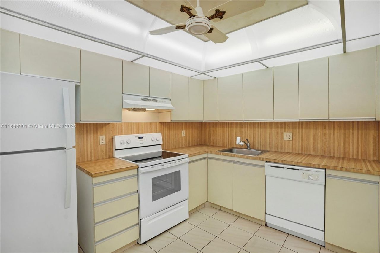 2500 Parkview Dr, Unit 2408, Hallandale Beach, FL 33009 Photo