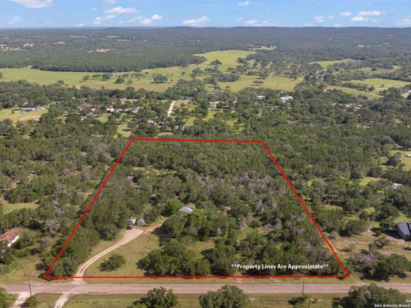1060 Forest View Dr, Blanco, TX 78606