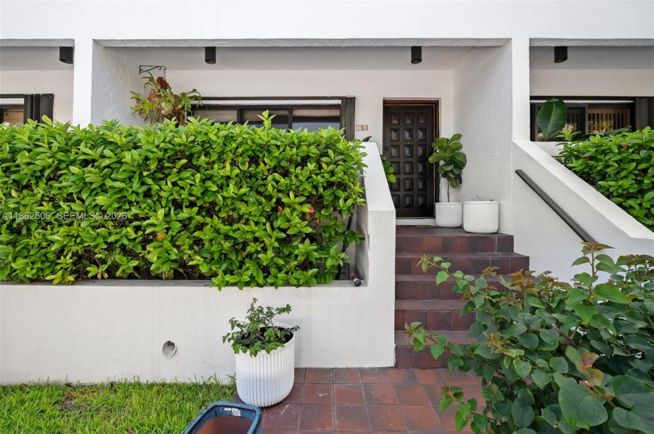 2600 Cardena St, Unit 11, Coral Gables, FL 33134 Photo