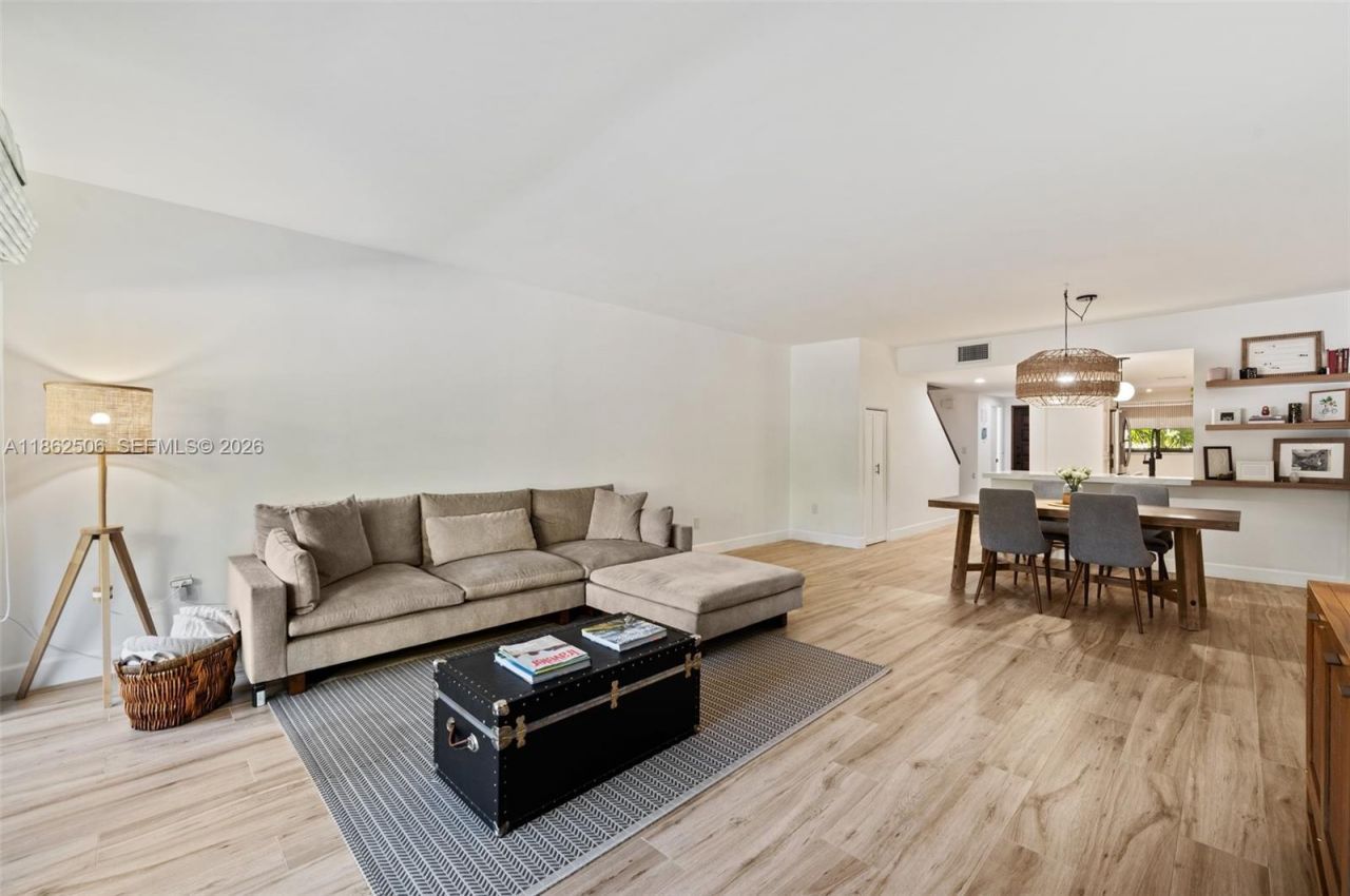 2600 Cardena St, Unit 11, Coral Gables, FL 33134 Photo