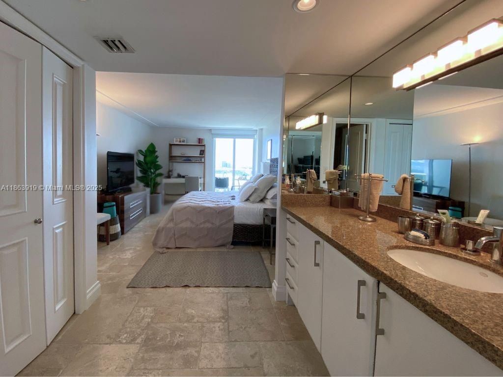 100 Bayview Dr, Unit 1924, Sunny Isles Beach, FL 33160 Photo