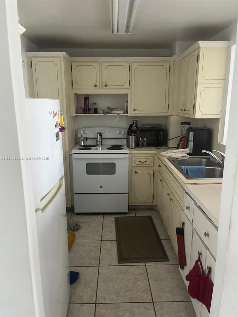 8000 Harding Ave, Unit 5B, Miami Beach, FL 33141 Photo